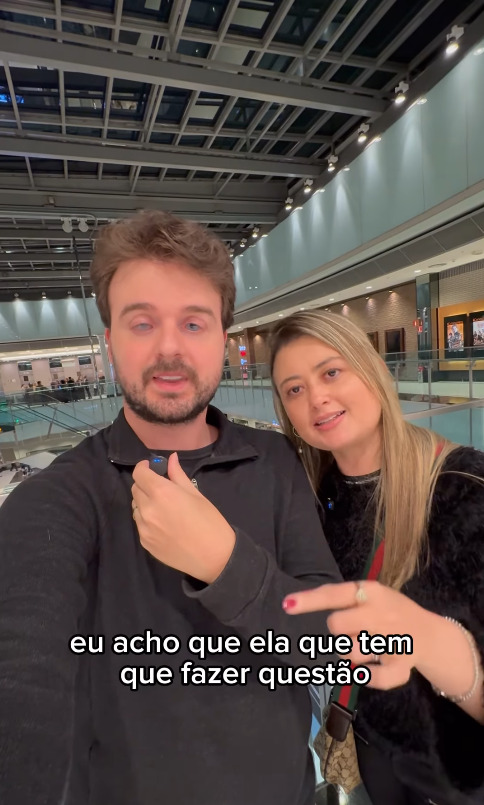 Ele continuou: Nem mesmo a protagonista em cena, com a grandeza da sua influência, soube apoiar e dar voz a esse movimento tão importante para ampliar o acesso das pessoas ao teatro, que em nosso país já é restrito.
