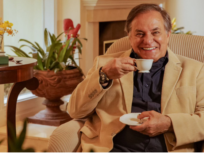 Foi contratado pela RedeTV! em 2022 e passou a apresentar o Manhã do Ronnie. Também nesse ano, a emissora lançou o programa Além do Vinho, no canal Sabor e Arte.
