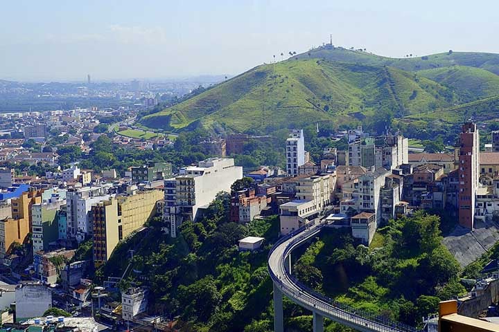 A Prefeitura de Aparecida, no Vale do Paraíba, enviou à Câmara Municipal do município um projeto de lei complementar que cria a chamada “taxa de turismo” para veículos que entrarem na cidade com finalidade turística ou religiosa. 

