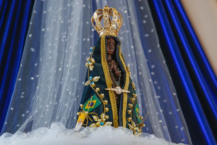 Em 1930, o Papa Pio XI proclamou oficialmente Nossa Senhora Aparecida como padroeira do Brasil.
