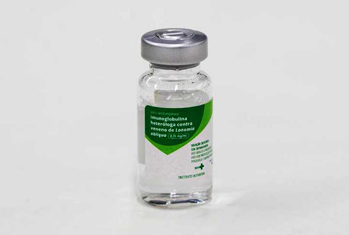 O soro antilonômico é produzido exclusivamente pelo Instituto Butantan e enviado ao Ministério da Saúde, que distribui o medicamento por meio do Sistema Único de Saúde.