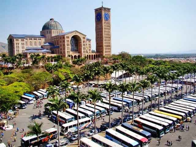 Por isso, a proposta estabelece valores diferenciados para cada tipo de veículo: R$ 5 para motos, R$ 10,01 para carros de passeio, R$ 20,03 para vans e kombis, R$ 40,06 para micro-ônibus e R$ 70,11 para ônibus.
