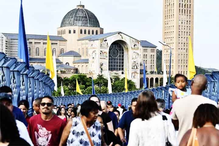 A cidade é mais conhecida nacionalmente pelo seu caráter religioso, pois é nela que está situada a Basílica de Nossa Senhora Aparecida, santuário dedicado à padroeira do Brasil. 
