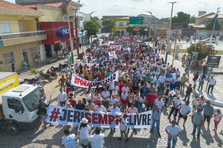 Cartazes lembraram que a economia local depende do turismo acessível.