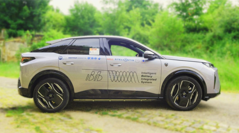 Protótipo integra diretamente as funções de inversor e carregador à própria bateria
