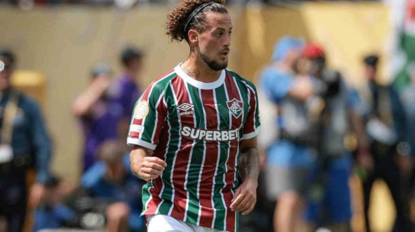 Jogador, que recebeu propostas de outros clubes, opta por ficar no Tricolor das Laranjeiras e assina novo contrato nesta sexta-feira