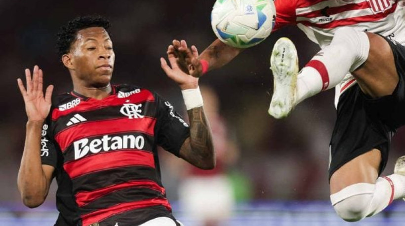 A expulsão de Gonzalo Plata se destacou entre os lances mais questionados do triunfo rubro-negro por 2 a 1 sobre o Estudiantes, no Maracanã