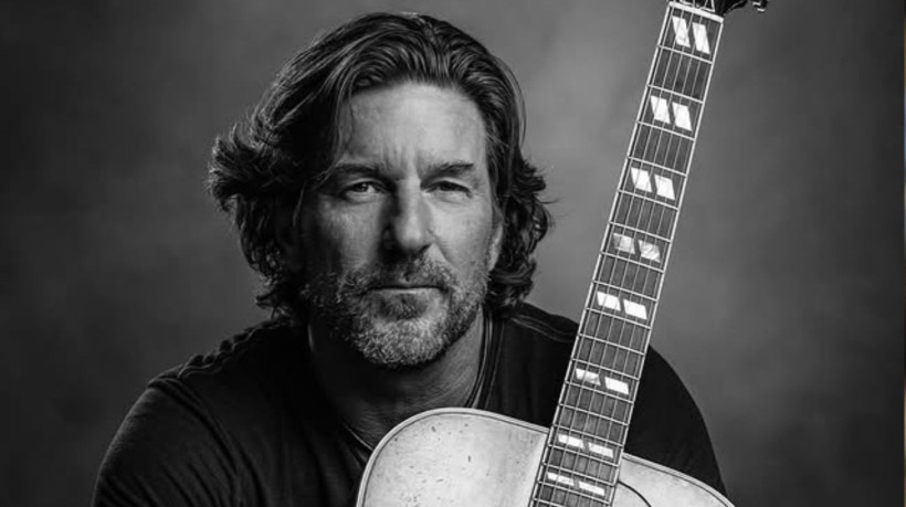 Brett James, premiado compositor country, morre em acidente aéreo nos EUA