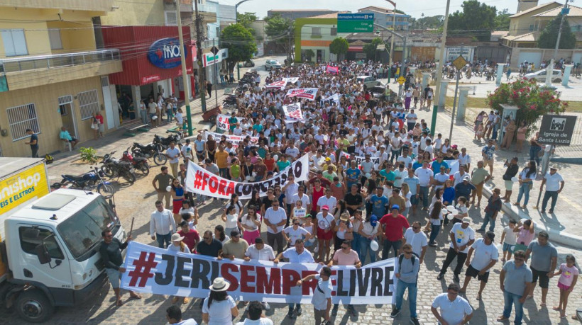 Cartazes lembraram que a economia local depende do turismo acessível.