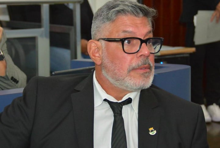 O órgão acusa Frota de quebrar o decoro parlamentar ao fiscalizar unidades de saúde de forma abusiva ao entrar em áreas restritas e intimidar médicos durante atendimentos, inclusive a menores.