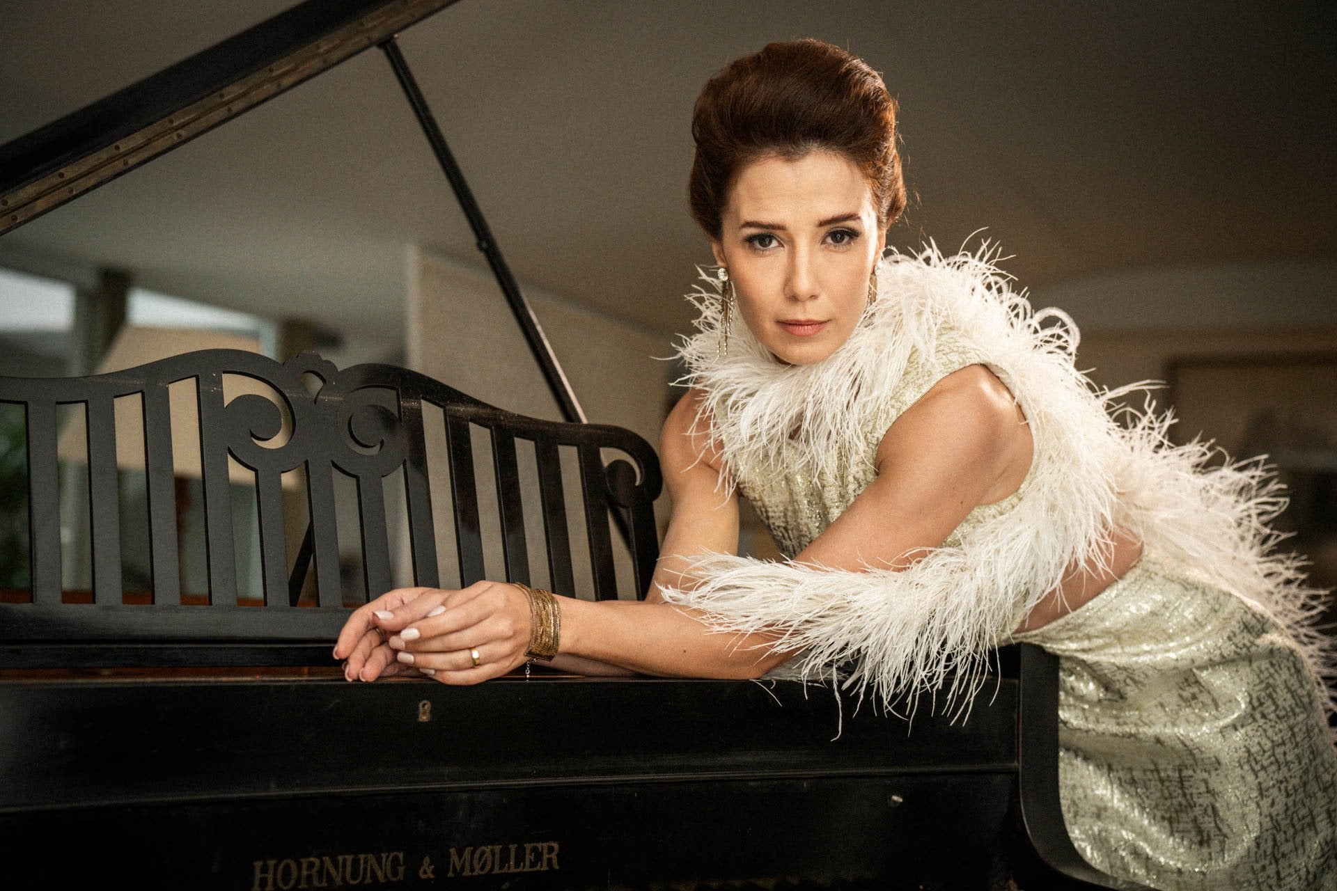 A minissérie documental “Ângela Diniz: Assassinada e Condenada”, da HBO Max, ganhou seu primeiro teaser. Marjorie Estiano protagoniza  ao lado de Emílio Dantas, que interpreta Doca Street, companheiro e assassino de Ângela. A estreia está prevista para novembro, sem data definida.
