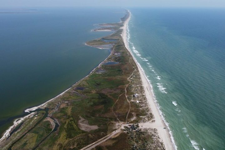 Alguns bancos de areia são tão grandes e estáveis que se tornam verdadeiras ilhas, abrigando ecossistemas únicos e até mesmo assentamentos urbanos. Veja alguns exemplos!