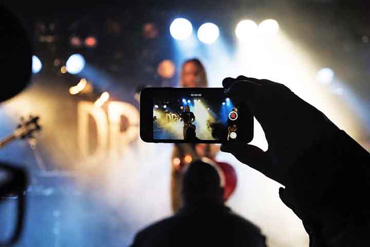 Segundo os relatos, a obsessão de Roger Tullgren pelo gênero musical surgiu quando ele era bem jovem e isso dificultava sua vida profissional pois ele sentia uma grande necessidade de ir a shows.