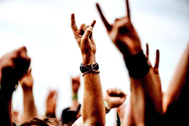 Vício de Roger Tullgren, o gênero do Heavy Metal começou a se popularizar no fim dos anos 1960 e início dos anos 1970, como uma ramificação do rock, marcada por sons mais pesados e agressivos.