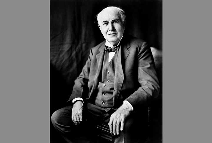 Thomas Alva Edison nasceu em Ohio no dia 11 de fevereiro de 1847 e foi um empresário dos Estados Unidos que patenteou e financiou o desenvolvimento de muitos dispositivos importantes de grande interesse industrial. Trouxe, portanto, mudanças significativas para a história da humanidade.