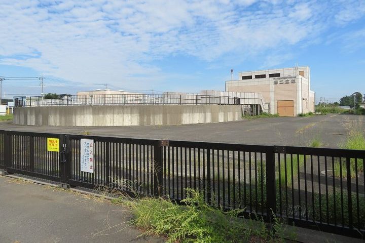O templo fica localizado entre Showa, em Tóquio, e Kasukabe, na província de Saitama.