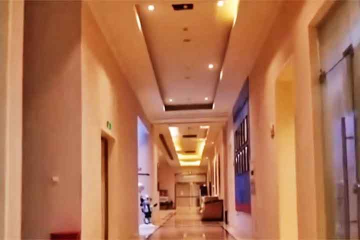 Em alguns casos, imóveis de mais de 140 m² foram divididos em até oito microapartamentos, cada um com uma minicozinha, prática que se multiplicou por todo o edifício.