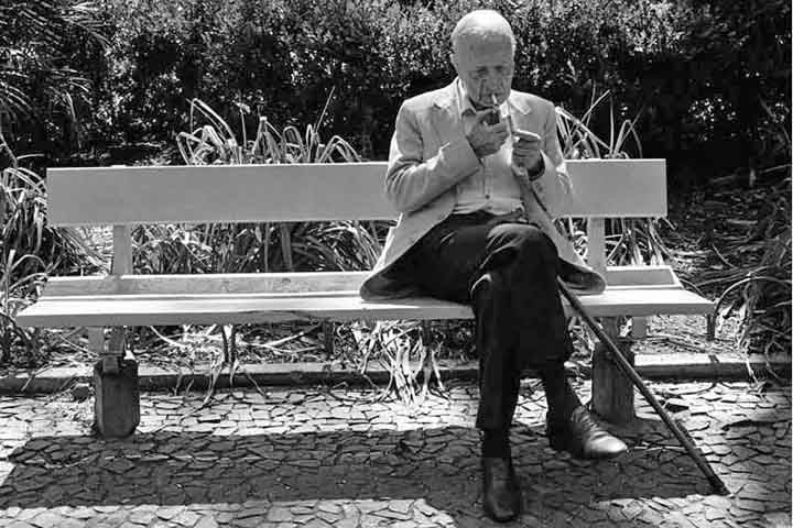 Em sua vida pessoal, jamais se casou nem teve filhos. Ele morou por muitos anos em hotéis de Porto Alegre - entre 1968 e 1980 viveu no Hotel Majestic, e depois residiu em outro apart-hotel no centro da cidade. 
