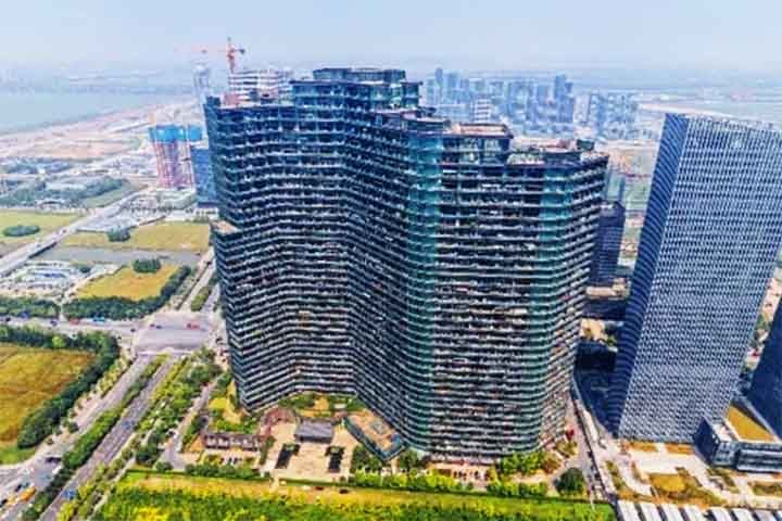 No entanto, a mistura de residências com empresas e a densidade populacional excessiva comprometeram limpeza, segurança e convivência entre vizinhos.