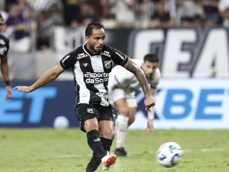 Lourenço, jogador do Ceará, contra o Bahia na Série A do Campeonato Brasileiro