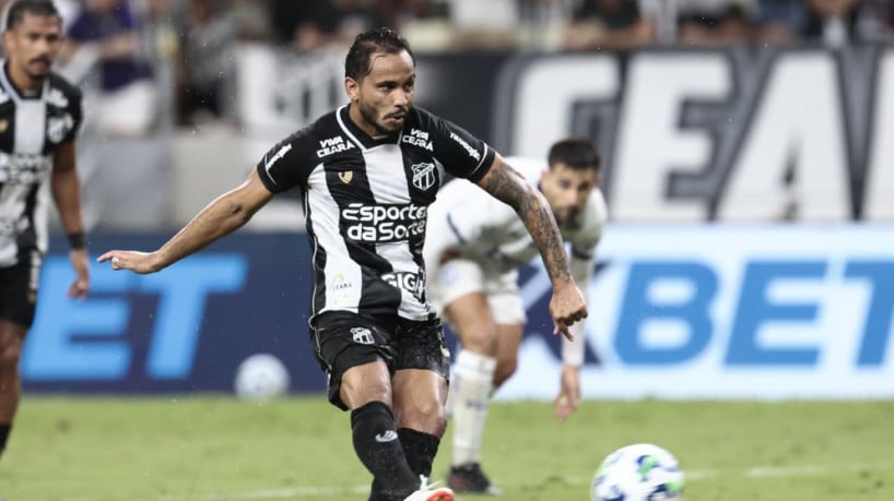 Lourenço, jogador do Ceará, contra o Bahia na Série A do Campeonato Brasileiro 