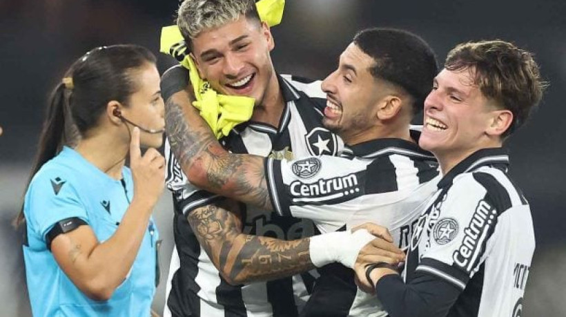 Chris Ramos foi expulso no primeiro tempo, mas isso não impediu a vitória do Glorioso, sobre o Galo, no Nilton Santos