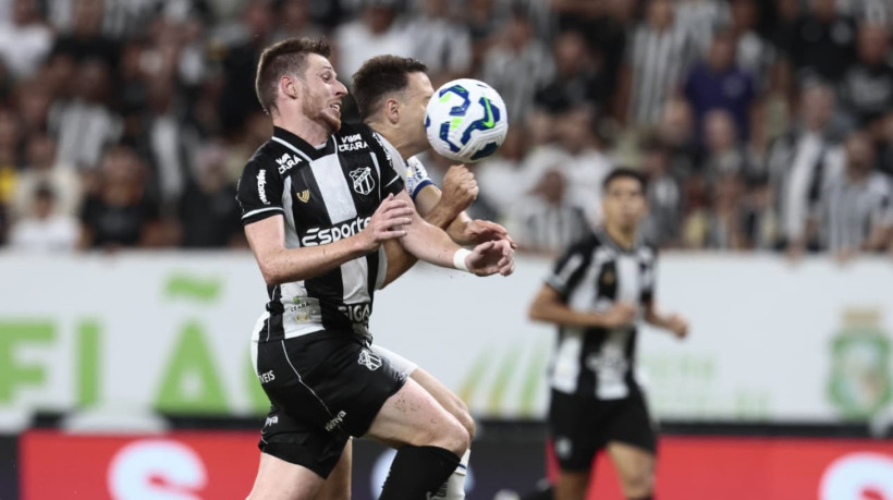 Aylon, atacante do Ceará, contra o Bahia