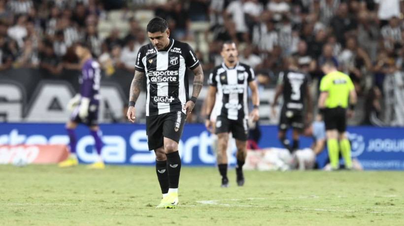 Galeano, atacante do Ceará, contra o Bahia