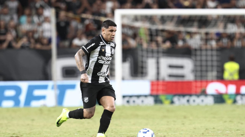 Galeano, atacante do Ceará, contra o Bahia