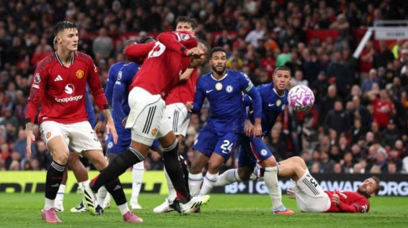 Bruno Fernandes marca o 100º gol pelo clube e time chega à segunda vitória no Campeonato Inglês, enquanto Chelsea perde a invencibilidade 