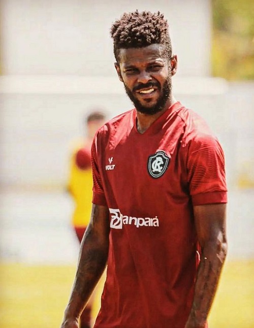 Nome do famoso: Erick Flores 