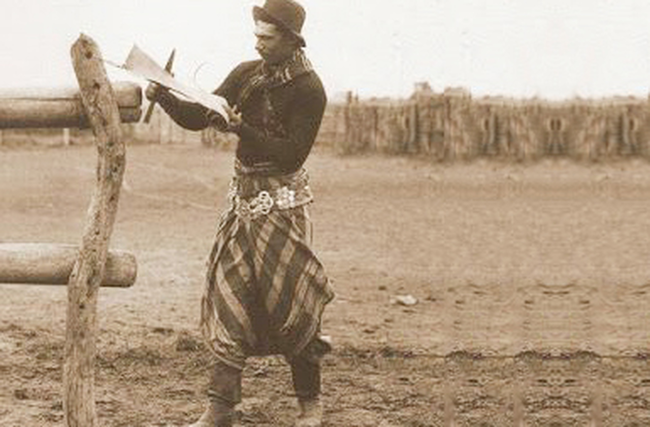 O gaúcho campeiro é a figura tradicional do campo. É conhecido por sua bravura, hospitalidade, contato direto com a natureza. Valoriza a vida simples e os animais. Aliás, geralmente tem notória habilidade com o cavalo, o gado e o laço.