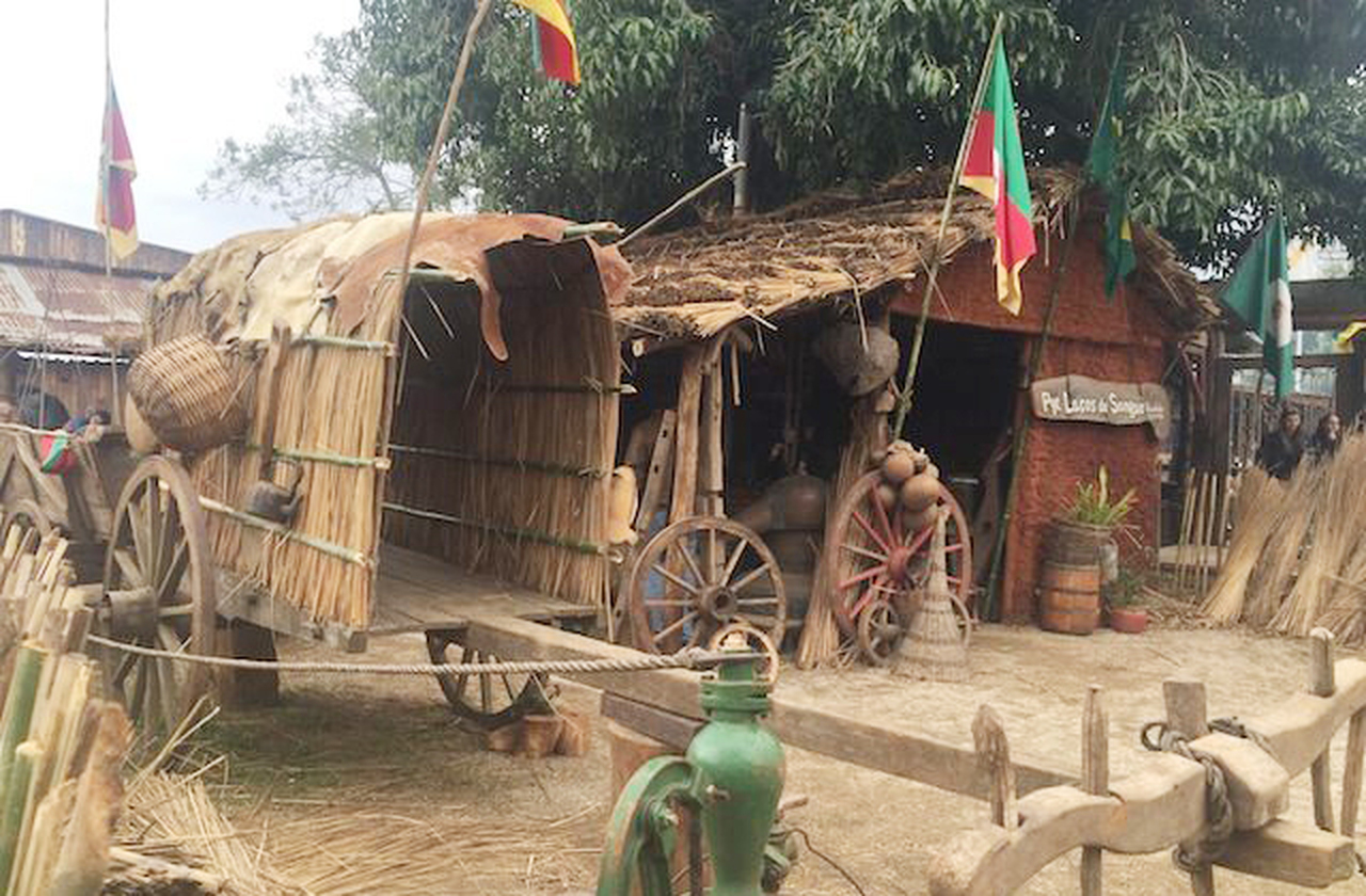 O Acampamento Farroupilha é um evento tradicional de Porto Alegre que reúne milhares de pessoas em piquetes para celebrar a cultura gaúcha com música, comida típica e muita história.