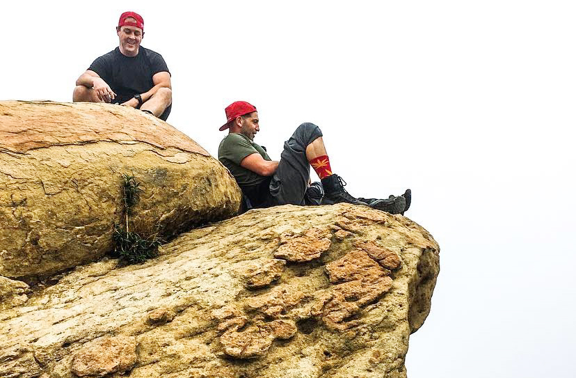 Alguns de seus hobbies são a grande paixão por carros clássicos, tocar guitarra, literatura clássica e atividades ao ar livre, tais como caminhadas e pesca.