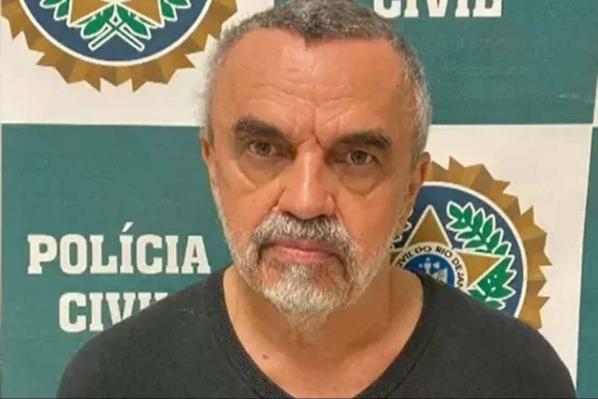 A Globo decidiu cortar quase todas as cenas de José Dumont na reprise de Terra Nostra, atualmente exibida nas tardes da emissora. O ator, preso por pedofilia desde 2023, interpretou Batista, um dos protagonistas da novela lançada em 1999.