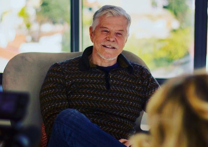 Miguel Falabella explica a motivação do enredo: “Existe pouca literatura dramática sobre amor na maturidade, a comédia romântica é muito associada a jovens. Mas não é porque a gente avança nos anos que deixamos de desejar, de sonhar. As pessoas têm preconceito com o envelhecer, mas a alternativa não é melhor”.
