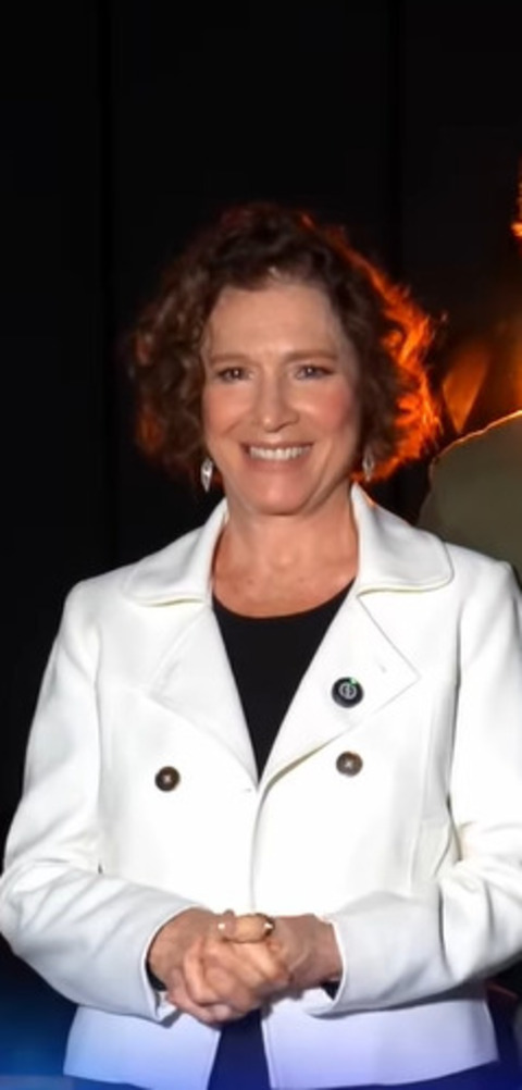 Natália já havia atuado em outras 5 peças, além das duas citadas anteriormente: “Bonifácio Bilhões”, “A Calça - Luisa”, “Roda Cor de Roda”, “A Partilha - Selma” e “A Vida Passa - Selma”
