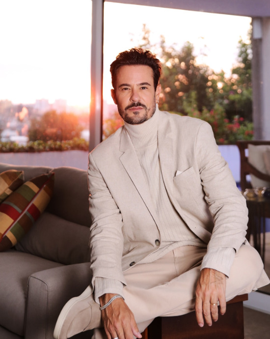 Também foi indicado a alguns prêmios pelo seu trabalho, como o Prêmio Contigo! de TV de Melhor Par Romântico em 2004, o Prêmio Qualidade Brasil de Melhor Ator de Série ou Projeto Especial de Televisão em 2010 e o Prêmio Extra de Televisão de Melhor Ator Coadjuvante em 2014. 
