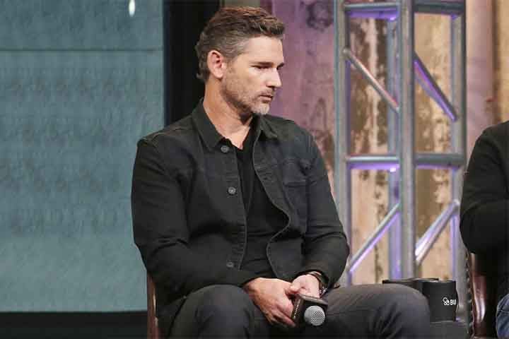 A obra fala dos acontecimentos a respeito do grupo terrorista Setembro Negro e o Massacre nos Jogos Olímpicos de Verão de 1972 em Munique. Sucesso de crítica, o filme foi nomeado para cinco Oscars em 2006.