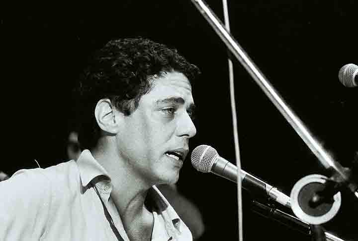 Em 1965, o artista teve seu primeiro registro em disco com compacto simples pela RGE que trazia as canções “Pedro Pedreiro” e “Sonho de Um Carnaval”. 

