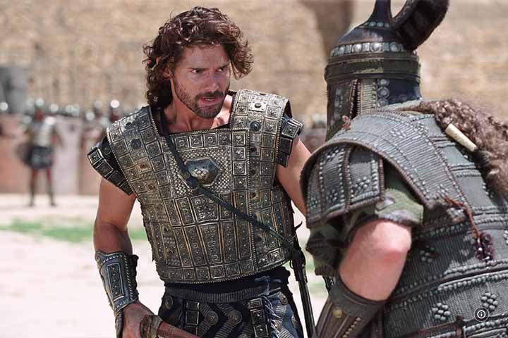 No ano seguinte, participou do sucesso de bilheteria Tróia. No filme, Bana vive o papel de Heitor ao lado de outros nomes já conhecidos em Hollywood: Brad Pitt (Aquiles) e Orlando Bloom (Páris).