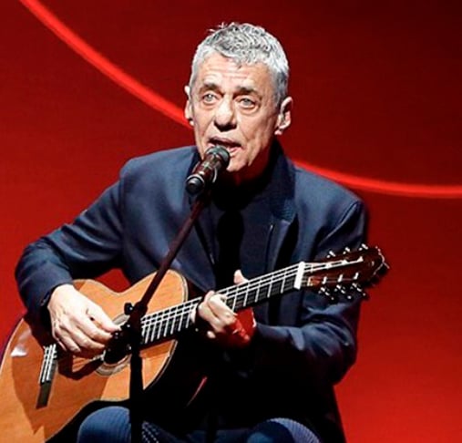  O artista também apontou inconsistências nas datas e alegou que o suposto relacionamento seria impossível, já que ele era casado e uma figura pública na época mencionada.
