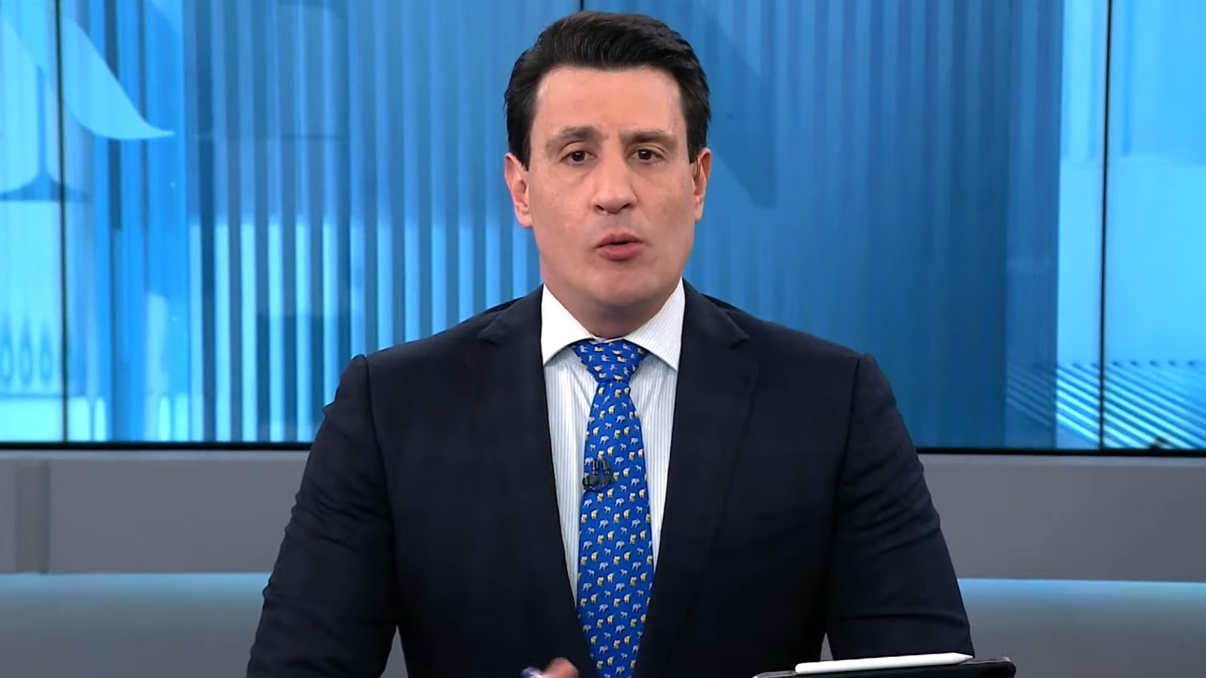 A juíza Admara Falante Schneider, da 40ª Vara Cível, ordenou que Pavinatto retirasse das redes uma versão da música “Cálice” feita para atacar Alexandre de Moraes, ministro do STF.  Em caso de descumprimento, a multa era de R$ 40 mil.
