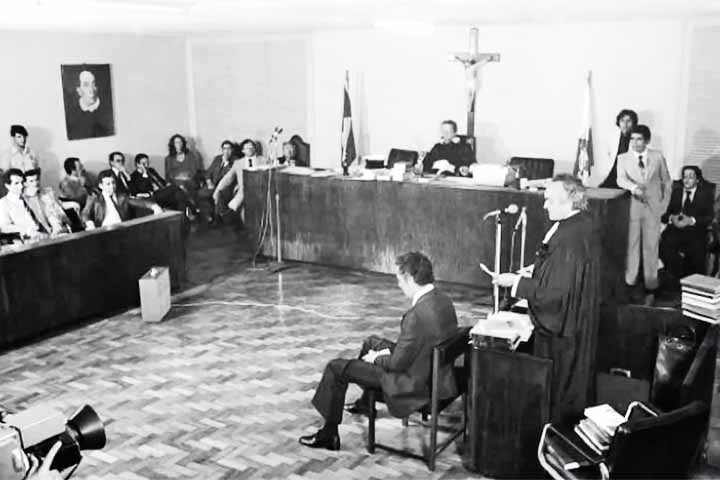 A pressão social, especialmente de movimentos feministas, levou a um novo julgamento em 1981, no qual Doca Street foi condenado a 15 anos de prisão. Esse segundo julgamento tornou-se um marco contra a justificativa de violência sob alegações emocionais ou de honra. 
