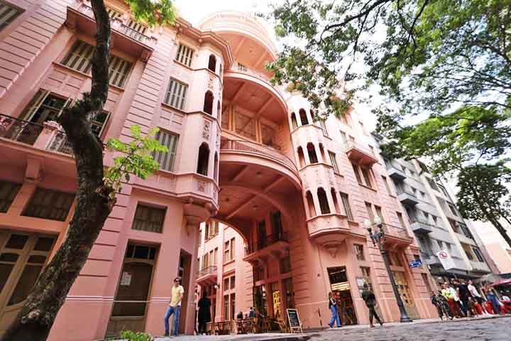 A Casa de Cultura Mario Quintana, em Porto Alegre, iniciou as comemorações de seus 35 anos com uma série de novidades que marcam uma nova fase da instituição vinculada à Secretaria de Estado da Cultura do Rio Grande do Sul.
