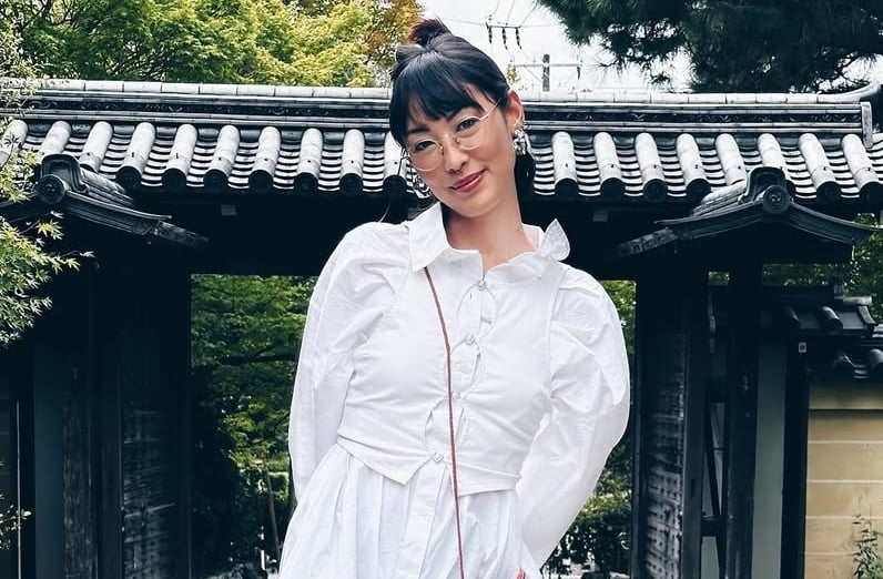 Ana Hikari : Representa a nova geração de artistas asiáticos no Brasil. Ganhou destaque como protagonista em Malhação: Viva a Diferença e participou de As Five. Usa frequentemente suas redes para promover debates sobre identidade, representatividade e cultura asiática.