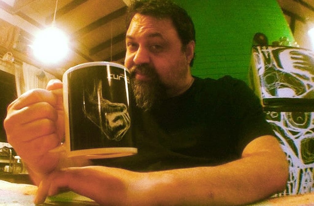 Marcelo Yuka (1967–2019): Sempre valorizou suas raízes multiculturais. Fundador e baterista da banda O Rappa, foi responsável por letras marcantes com forte crítica social. Deixou, além da música, uma obra reflexiva sobre desigualdade, violência urbana e resistência.