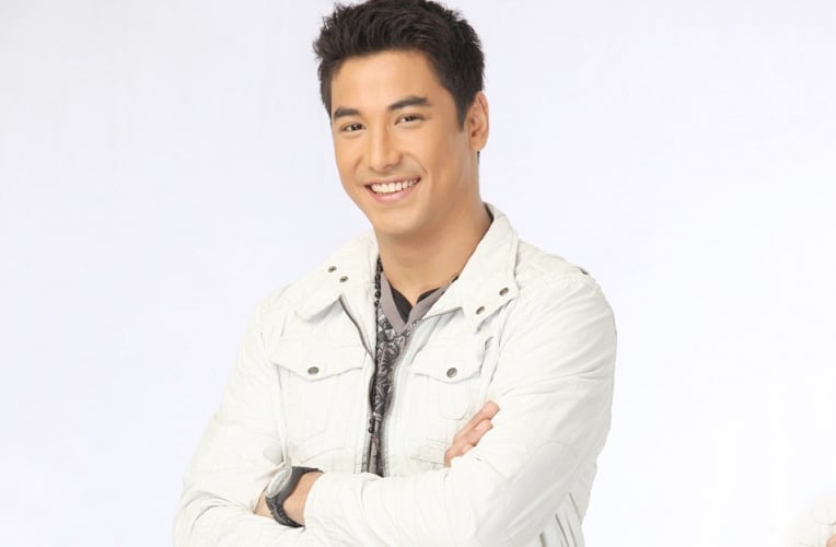 Akihiro Sato: Fez sucesso como modelo no Brasil, bem como em países asiáticos. Participou de filmes e séries filipinas como Darna, Panday Kids e My Valentine Girls. Versátil, também já jogou futebol profissional. 