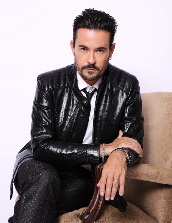 Além da TV e do Cinema, Paulo tem uma carreira extensa no teatro. Atuou em peças, como Tutti-Frutti: O Musical, Essa Nossa Juventude, O Arquiteto e o Imperador da Assíria, Hedwig e o Centímetro Enfurecido e Tô Grávida.
