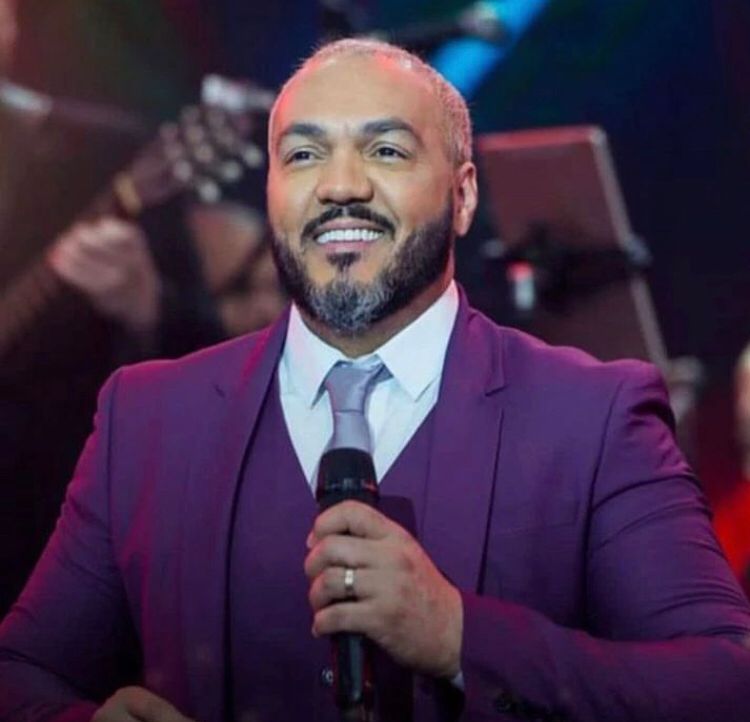 O cantor Belo deixou o Soweto em 2000, quando o grupo estava no auge, para seguir a carreira solo. Anos depois, porém, foi condenado pela justiça ao ser acusado de tráfico de drogas, ficando quatro anos preso. Durante a pandemia, também teve decretada uma prisão preventiva por promover aglomeração em um período onde era proibido. 